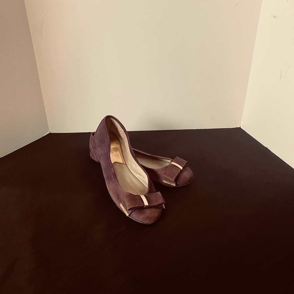 MICHAEL KORS LADIES FLATS SIZE 7.5 M
